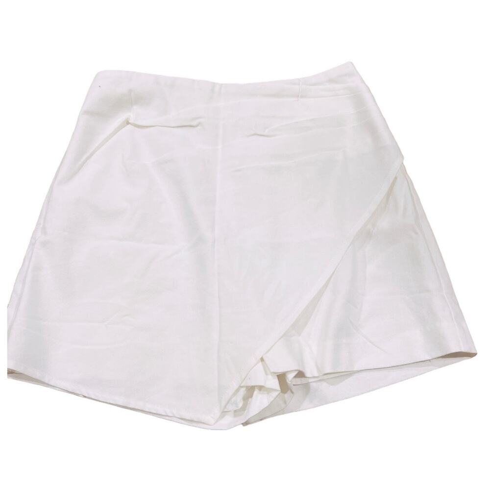 LOVE BONITO SKORT WHITE SIZE S NWT